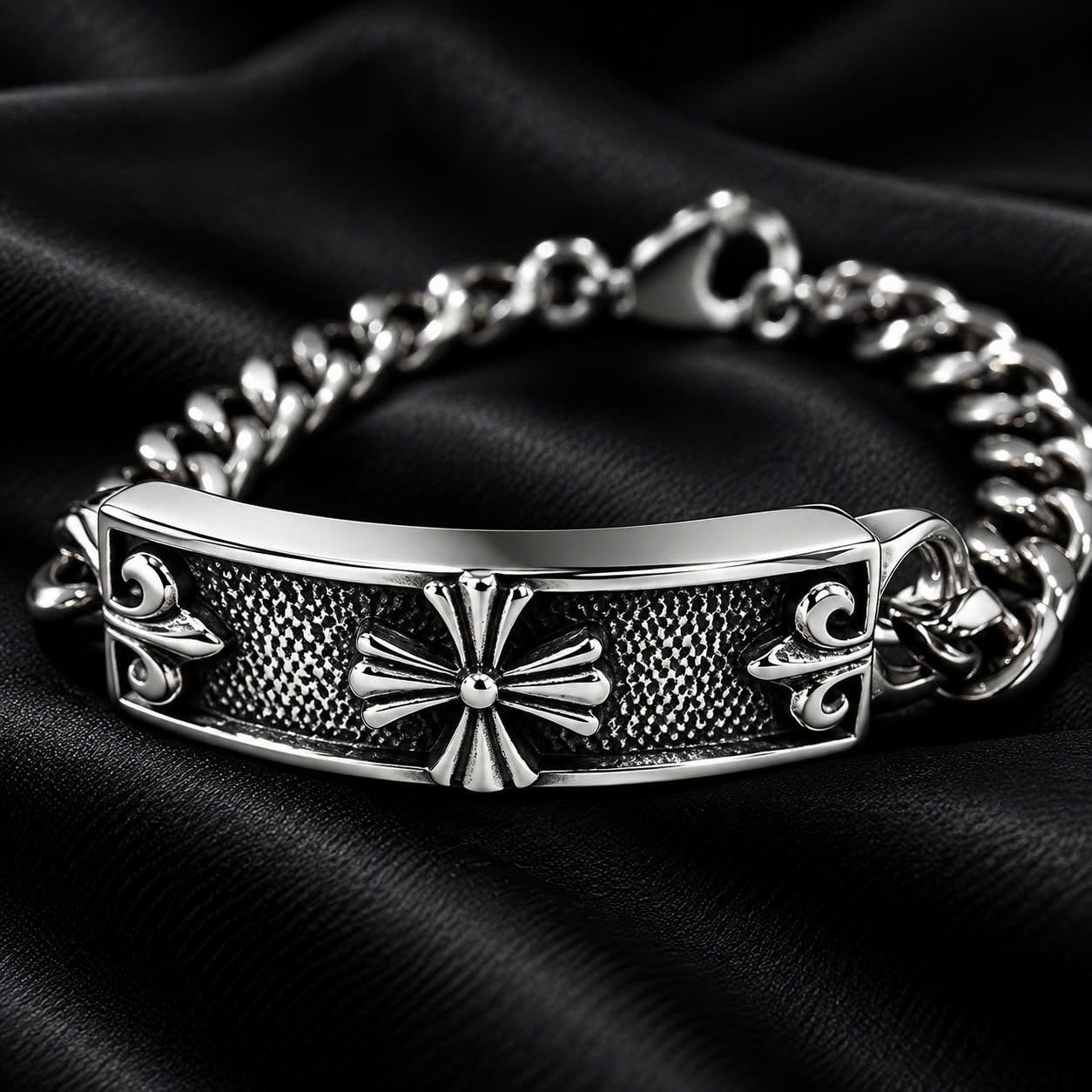 vòng tay titan bảng vuông chrome heart mắc xích cuban.