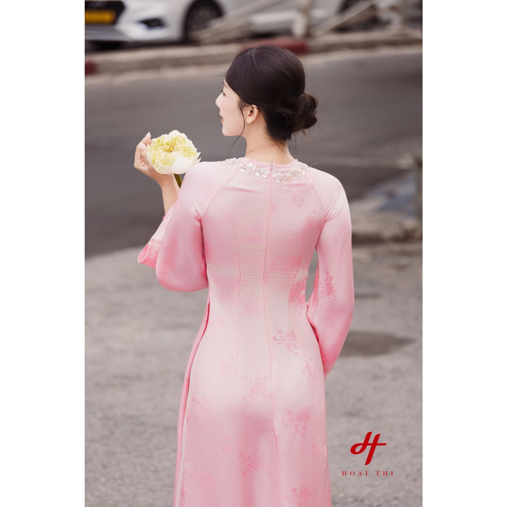 Áo dài cách tân Hồng Châu Sa Cổ đính đá tinh tế, dáng được cắt may tỉ mỉ, chất liệu lụa gấm | Hoài Thị - BST Sắc_thumbnail_7