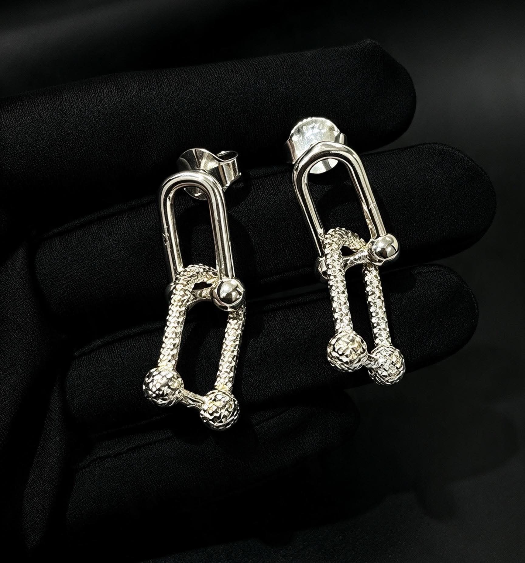 DIACUT HARDWEAR DANGLING EARRING SILVER