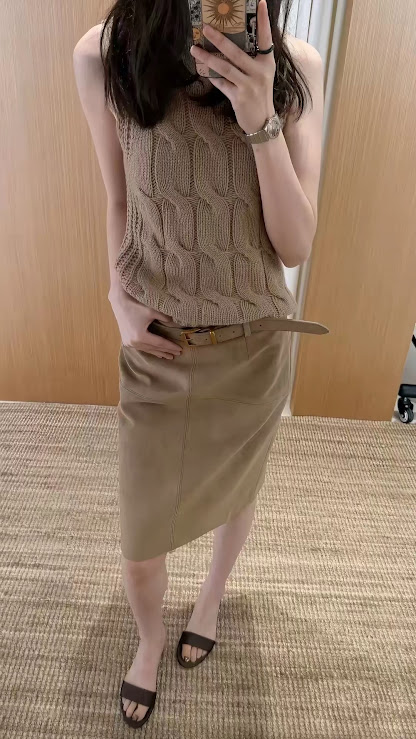 Lucas - Chân váy nhung dáng lửng may trần dọc, ngang + belt da cùng màu