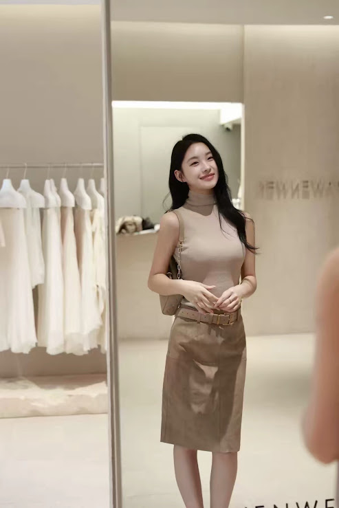 Lucas - Chân váy nhung dáng lửng may trần dọc, ngang + belt da cùng màu_thumbnail_3