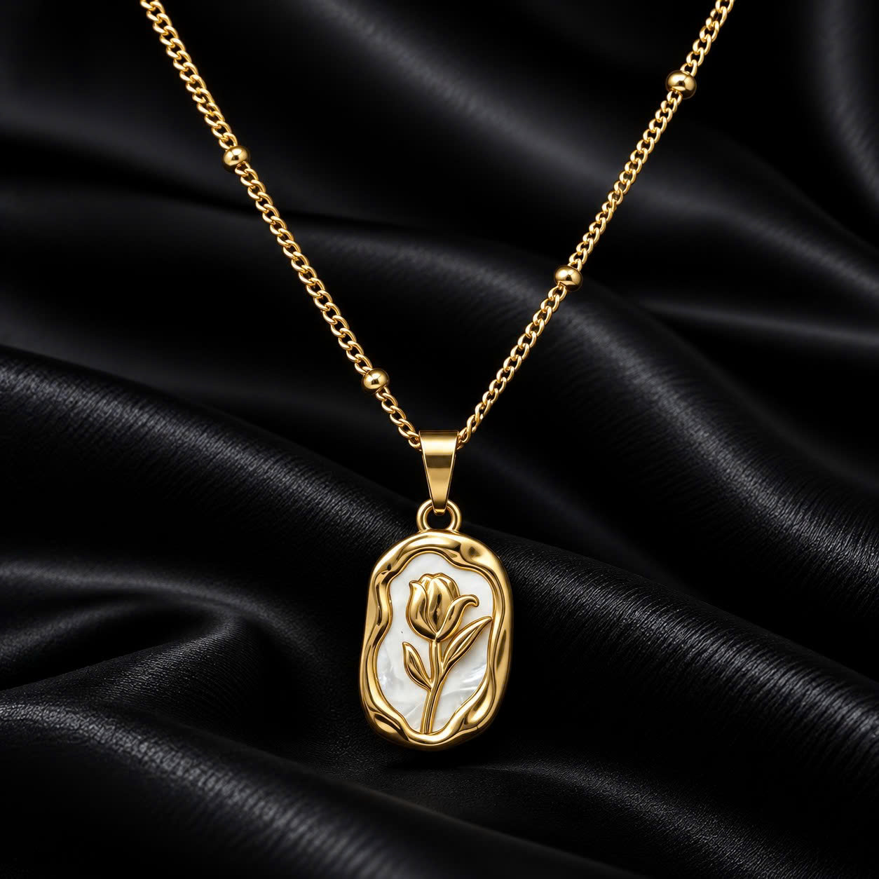 vòng cổ titan vàng charm chữ nhật khắc hoa cổ điển