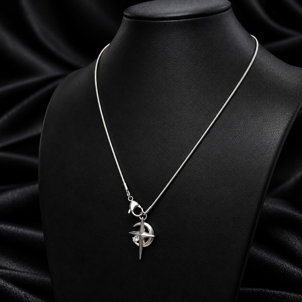 Vòng cổ titan charm sao và trăng._thumbnail_2