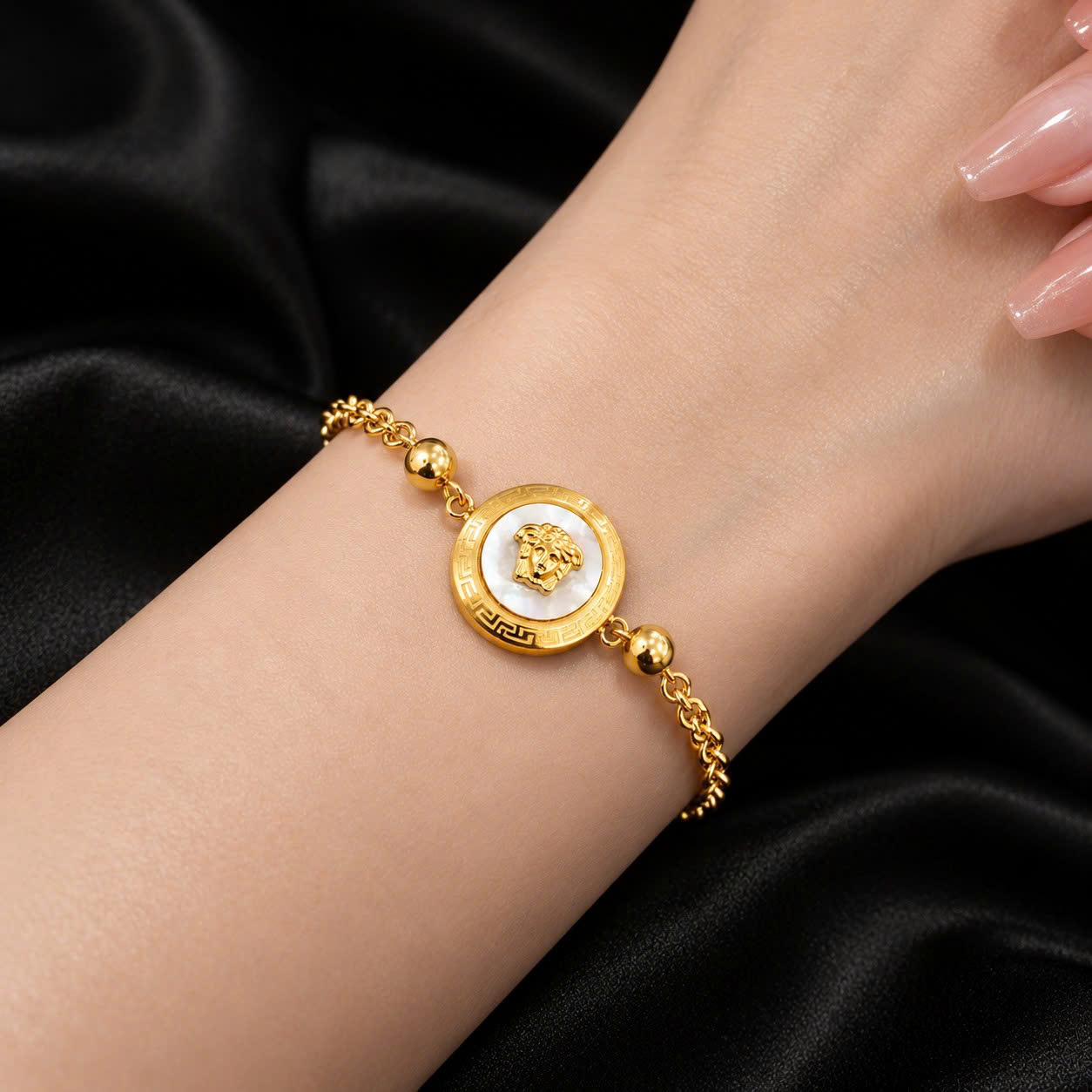 vòng tay titan vàng hai xích charm tròn trắng khắc hổ_thumbnail_2