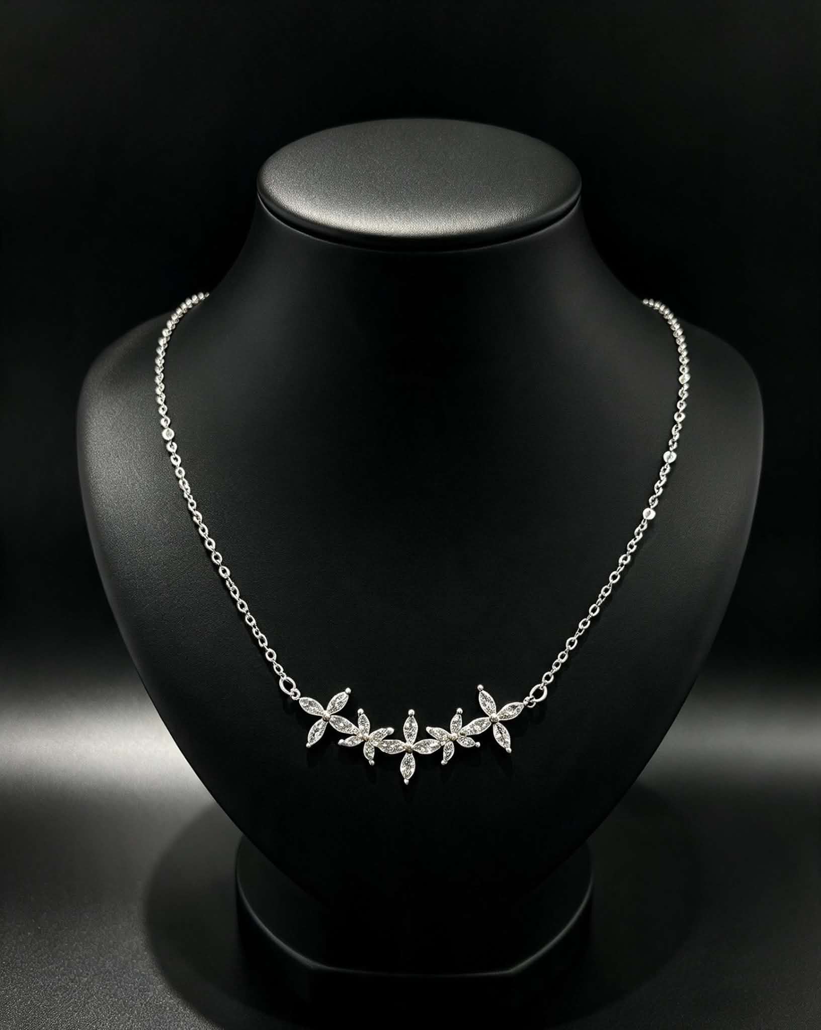 FLOWER NECKLACE SILVER