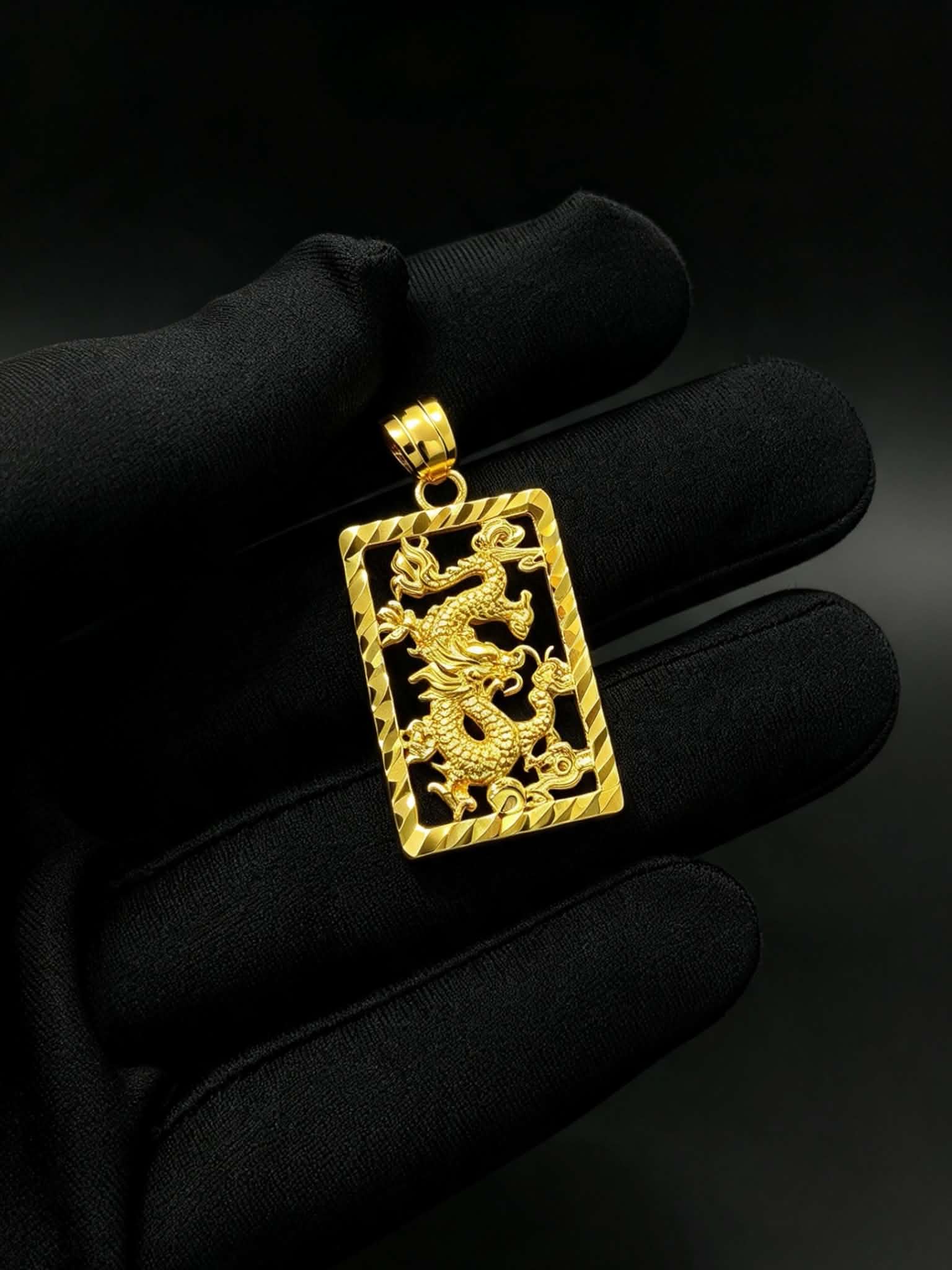 DIACUT DRAGON PENDANT SUBASTA