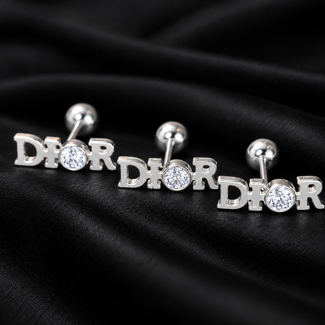 Khuyên kiểu bạc chữ dior đính đá