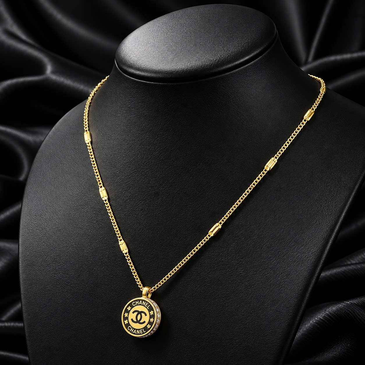 vòng cổ titan vàng charm Chanel tròn_thumbnail_2