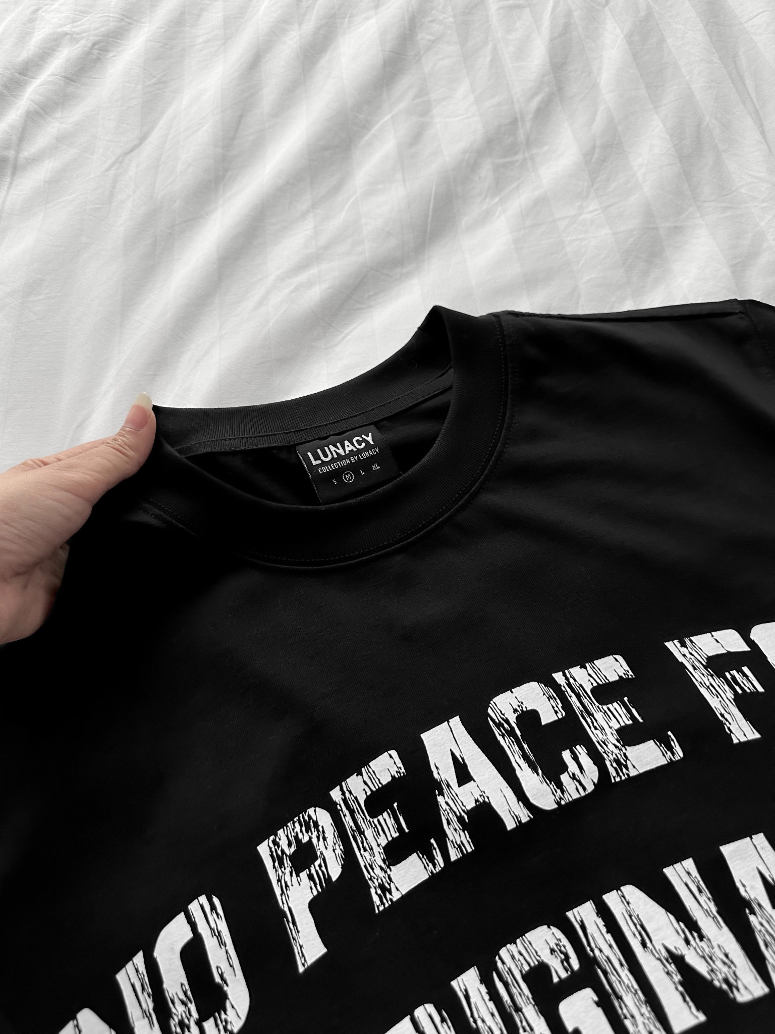 Áo tay dài No Peace