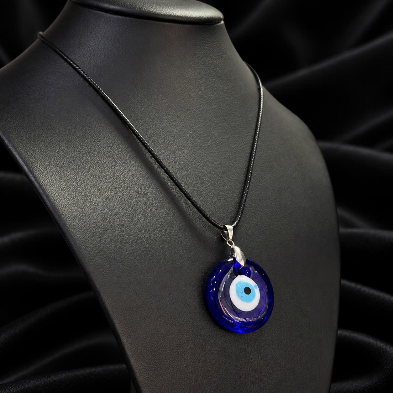 Vòng cổ phong thuỷ devil eye.