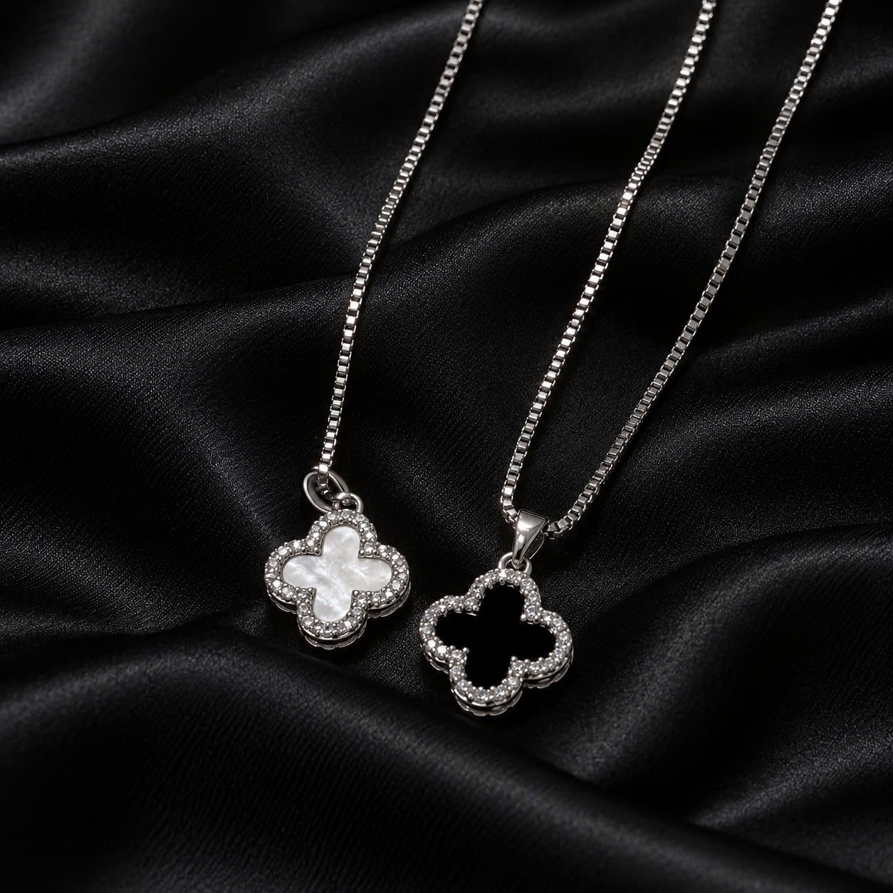 vòng cổ titan van cleef cỏ bốn lá hai mặt trắng đen xà cừ viền kim cương