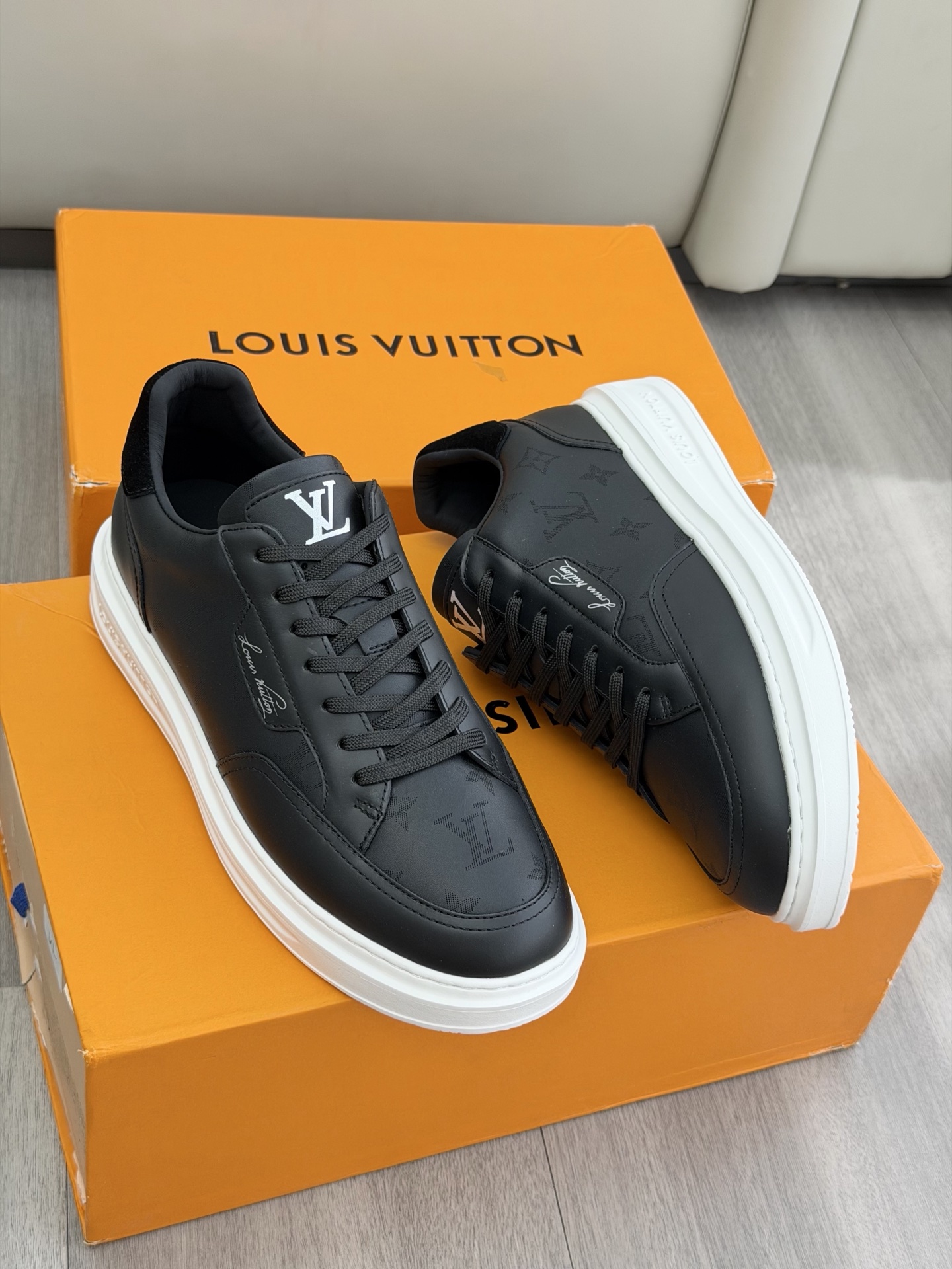 Giầy LV