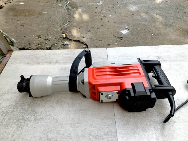 Máy Đục Bê Tông Hitachi PH65A 1800W Chính Hãng – Đục Phá Mạnh Mẽ Cho Công Trình