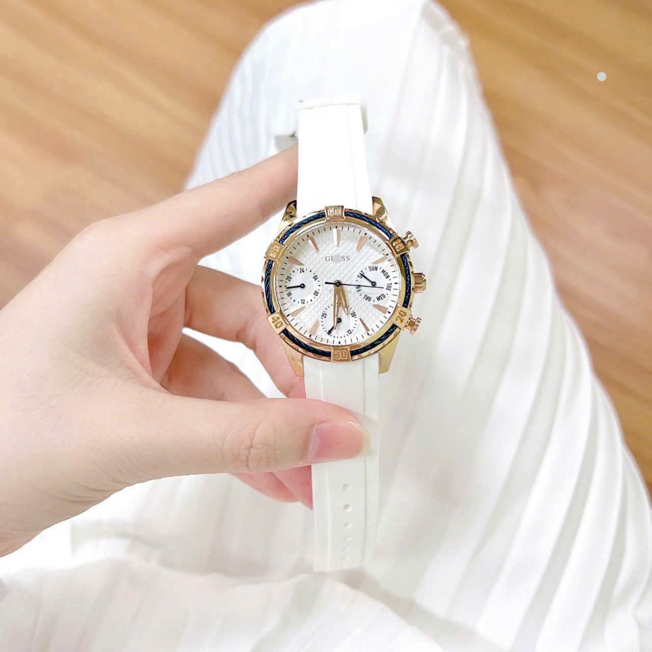 ĐỒNG HỒ NỮ GUESS màu trắng