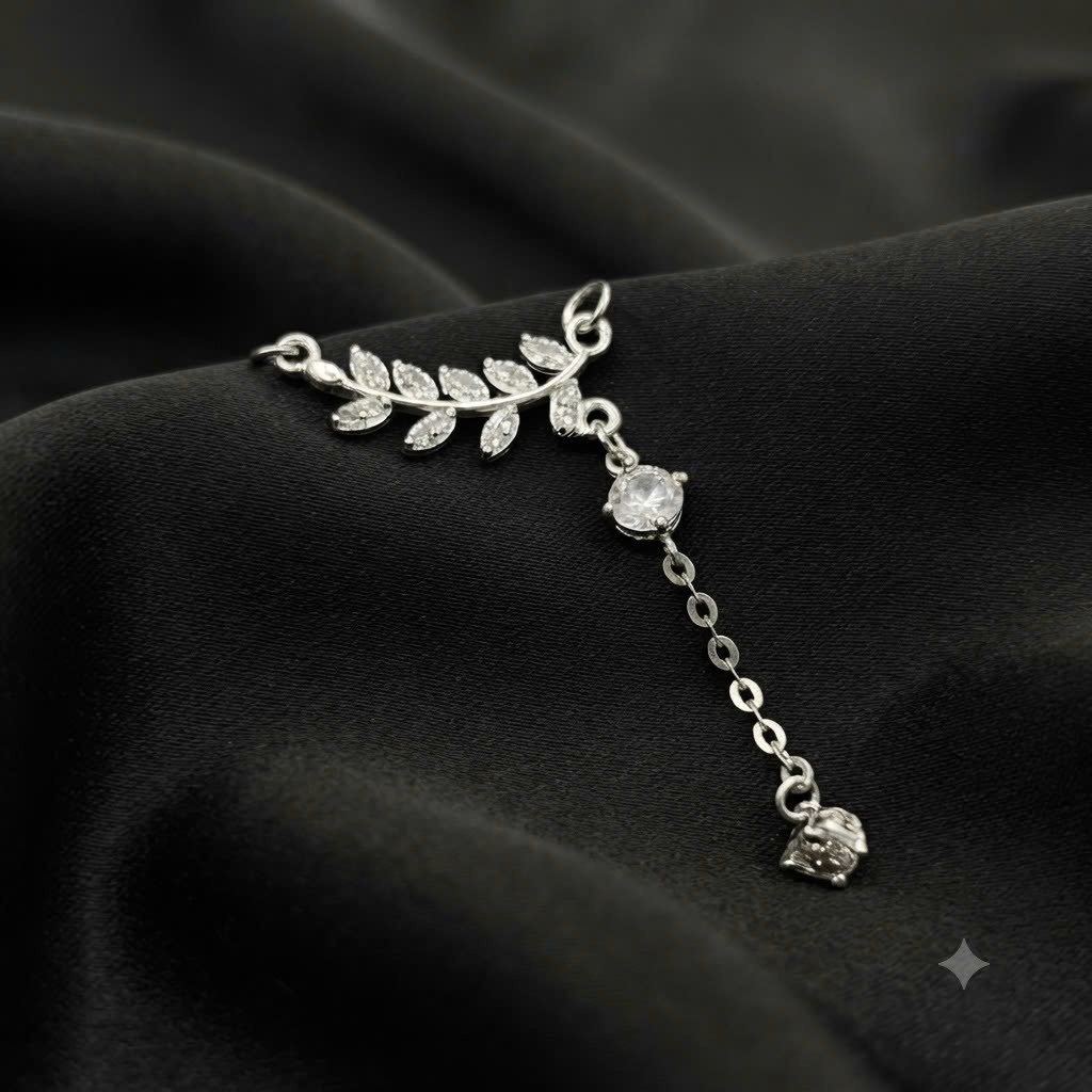 vòng cổ bạc xi kim charm chiếc lá đính kim cương trắng.