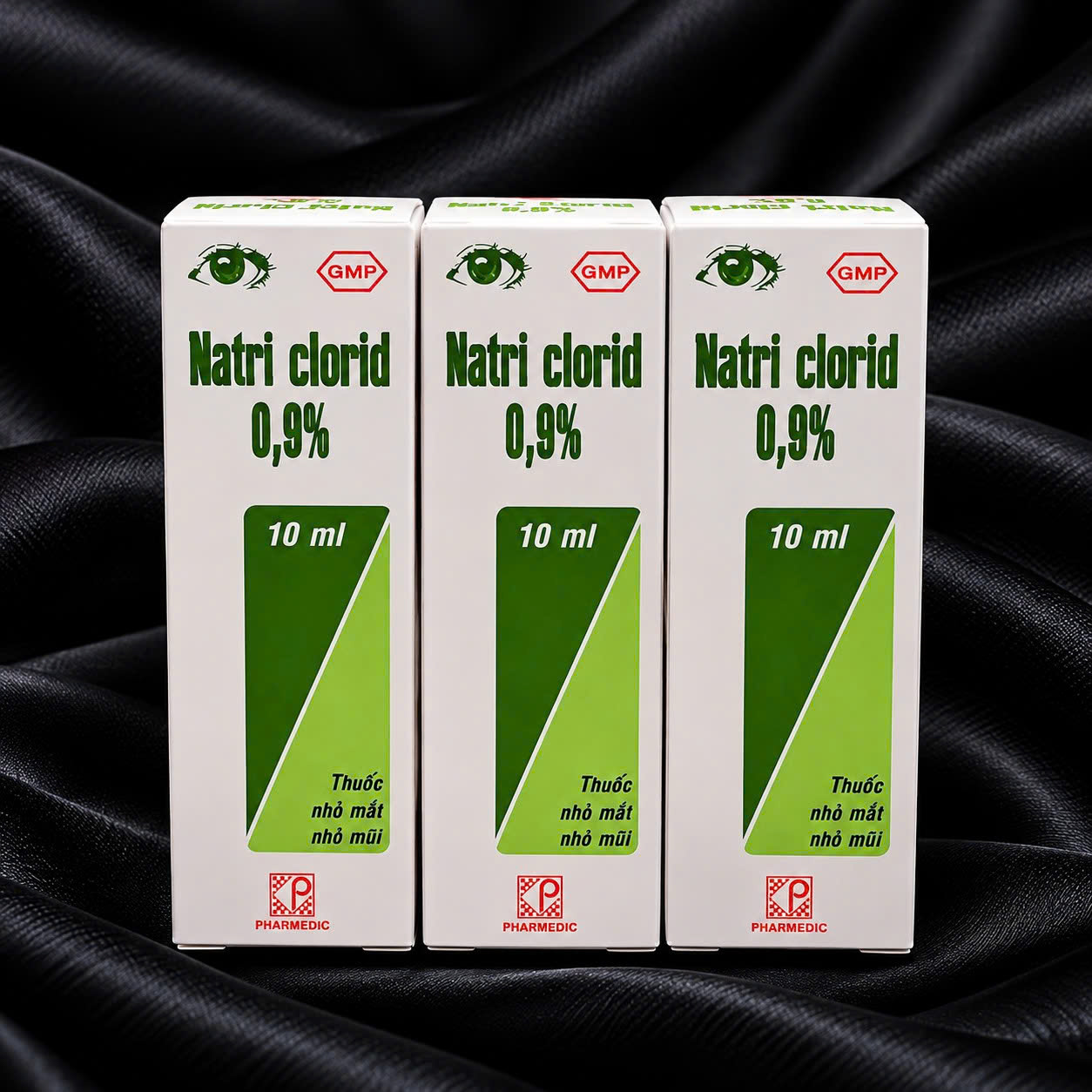 Nước muối sinh lí lẻ.