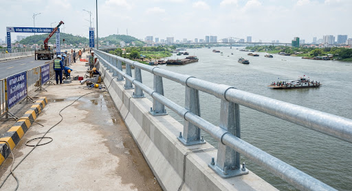 Lan can cầu đường
