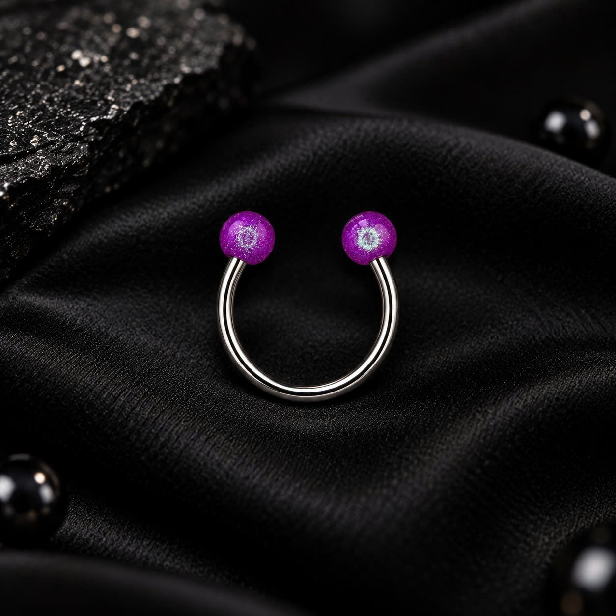 Septum hồng tím kim tuyến.