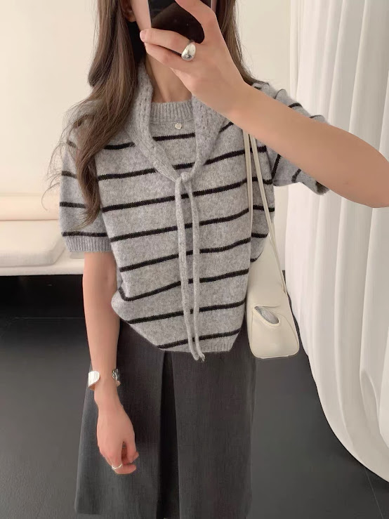 Lucas - Áo len cộc tay kẻ ngang bo gấu + khăn quàng len_thumbnail_3