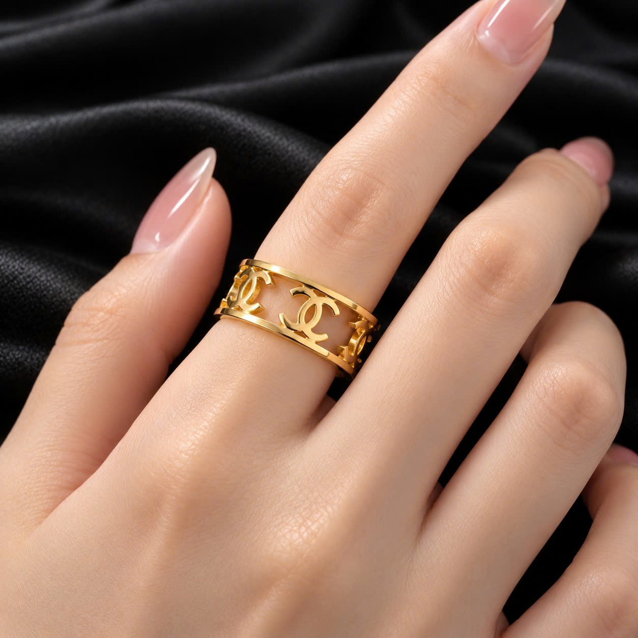 nhẫn kiểu titan vàng Chanel rỗng trơn freesize_thumbnail_3