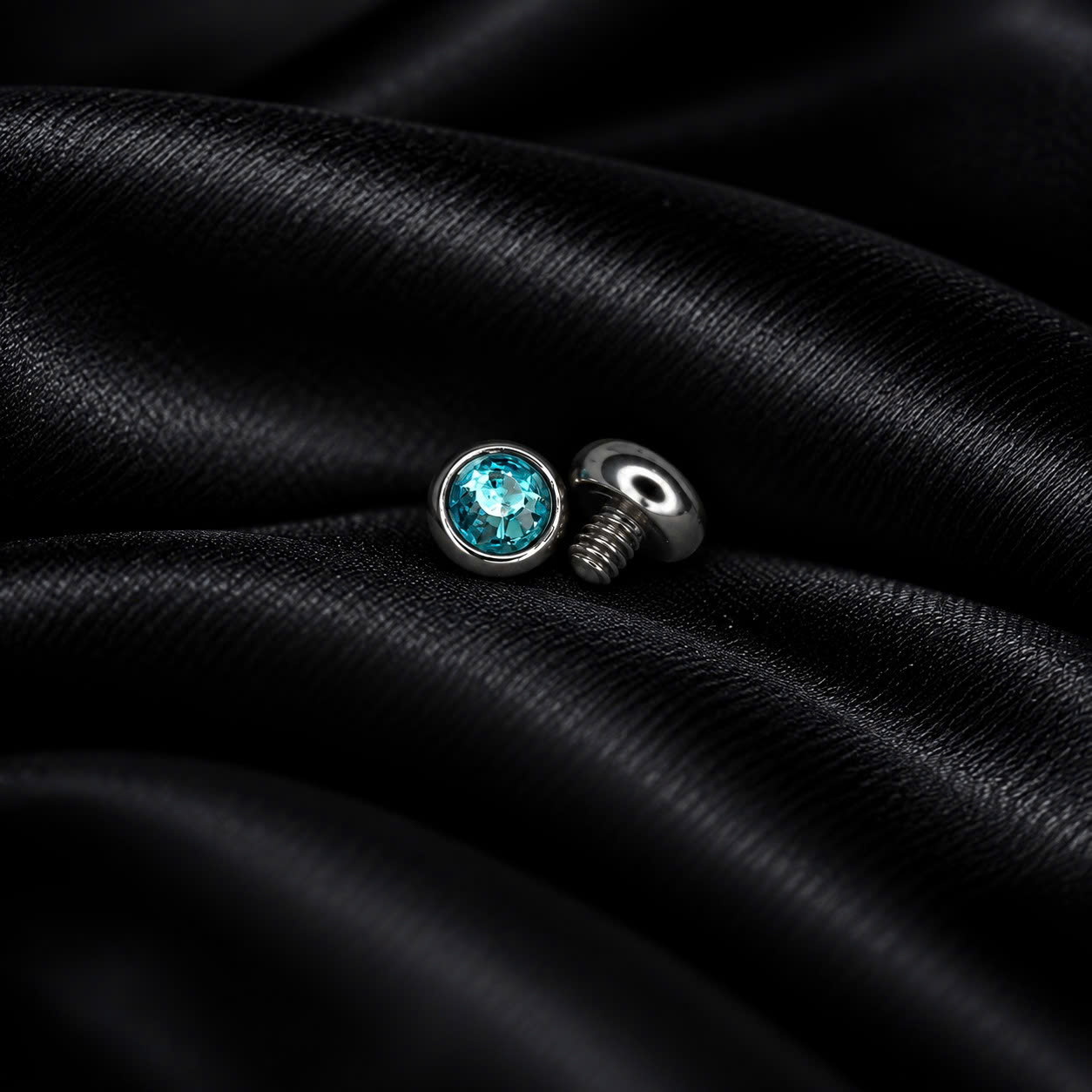 Charm cấy thép y tế xanh nhạt s3