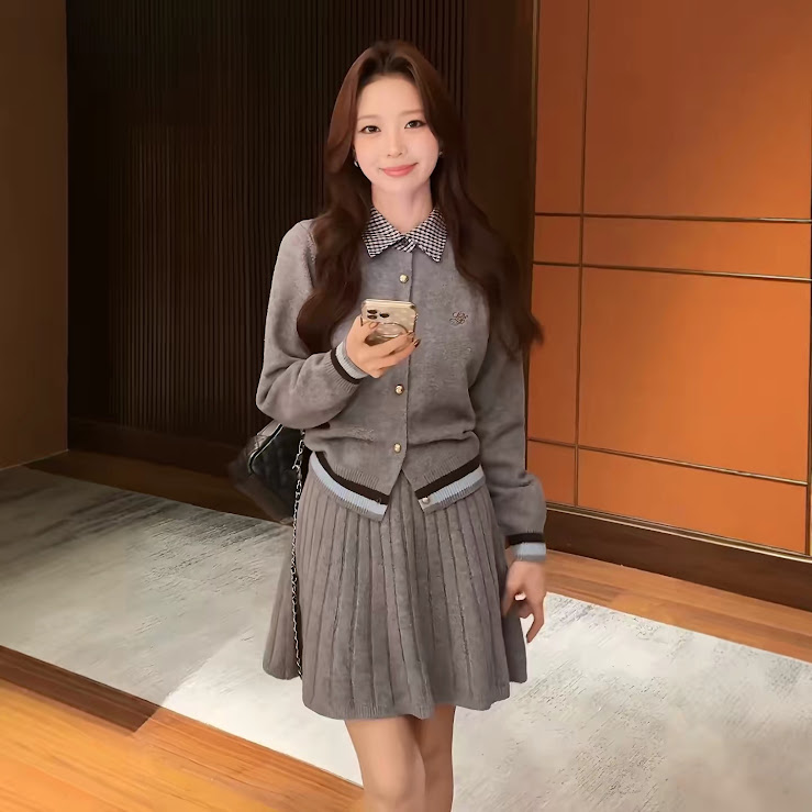 Lucas - Set áo len cài cúc thêu logo phối cổ caro + chân váy xòe gân ngắn_thumbnail_1