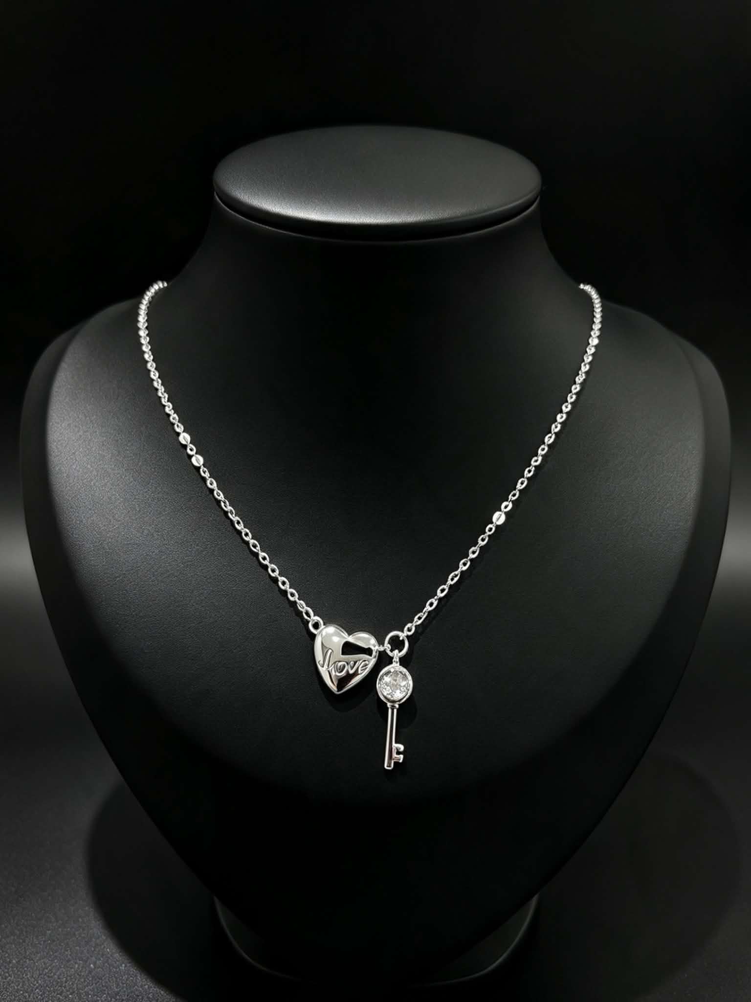 HEART LOVE KEY NECKLACE SILVER