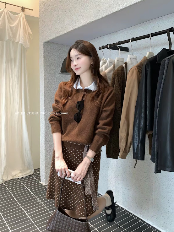 Lucas - Set áo len cô tròn dài tay + áo sơ mi trắng + chân váy lửng chấm bi_thumbnail_2