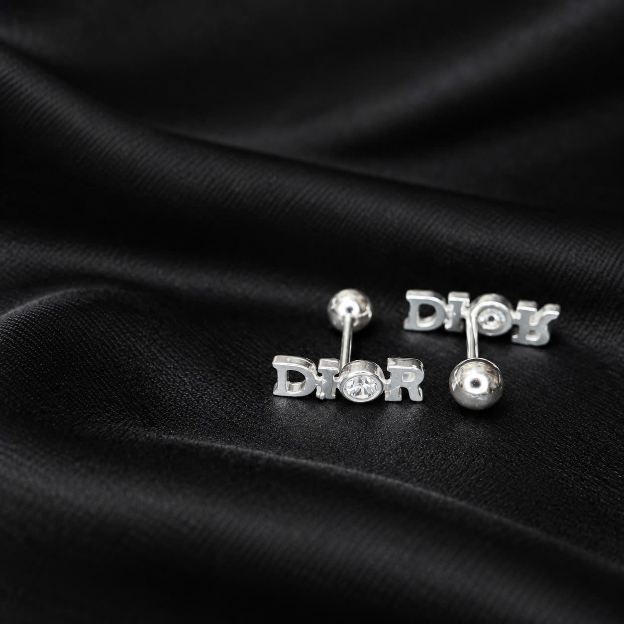 Khuyên kiểu bạc chữ dior đính đá_thumbnail_1