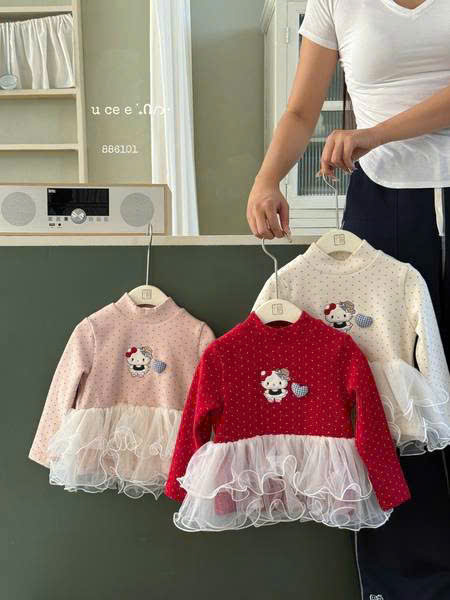 UC82- Áo dài tay kitty chấm bi be ucee