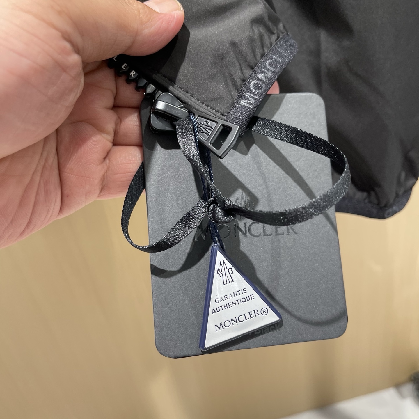 Áo Khoác Moncler