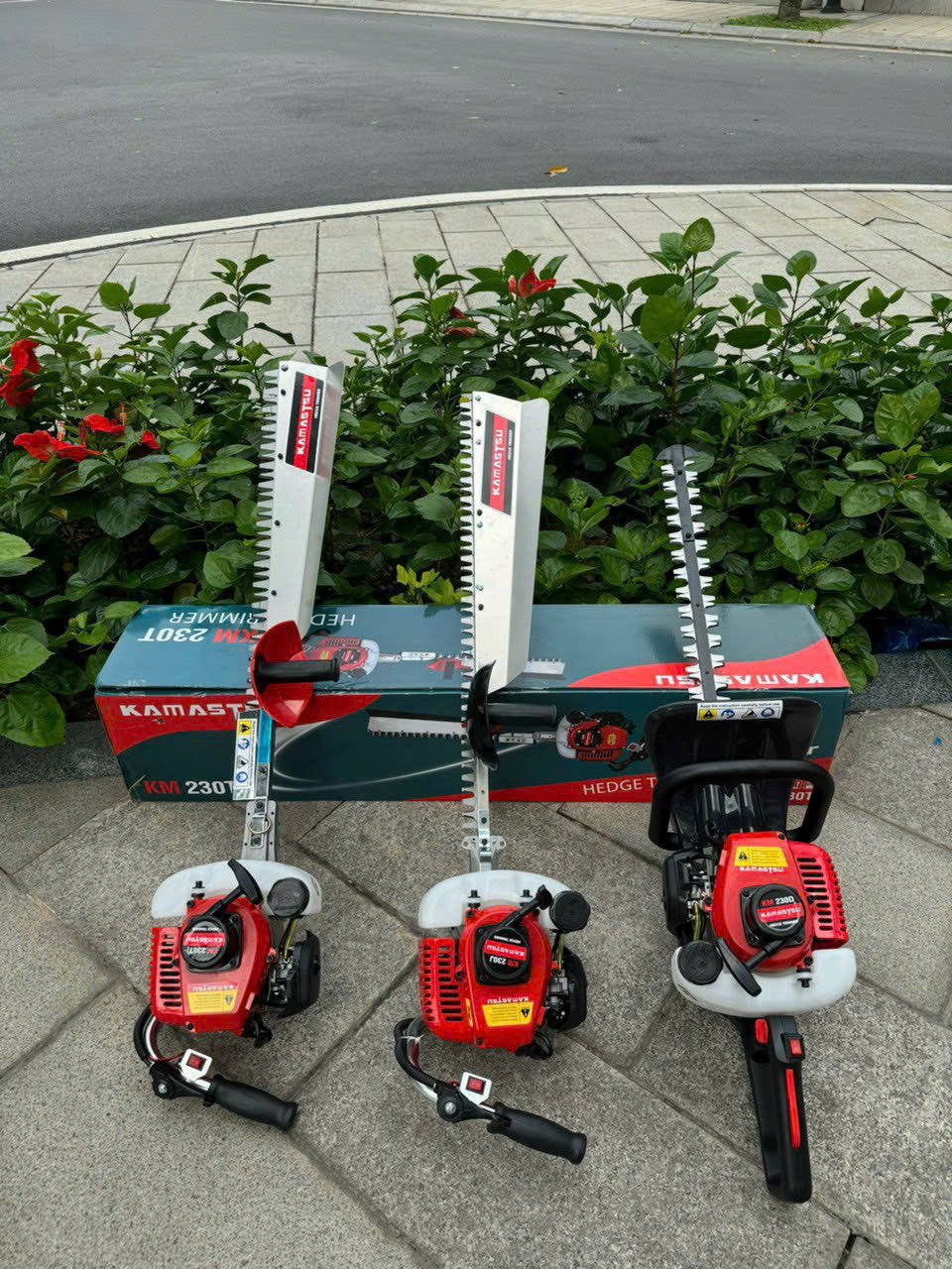 Máy cắt tỉa hàng rào chạy xăng Kamastsu KM230J- Máy hái chè- máy cắt tỉa cành chạy động cơ 2 thì