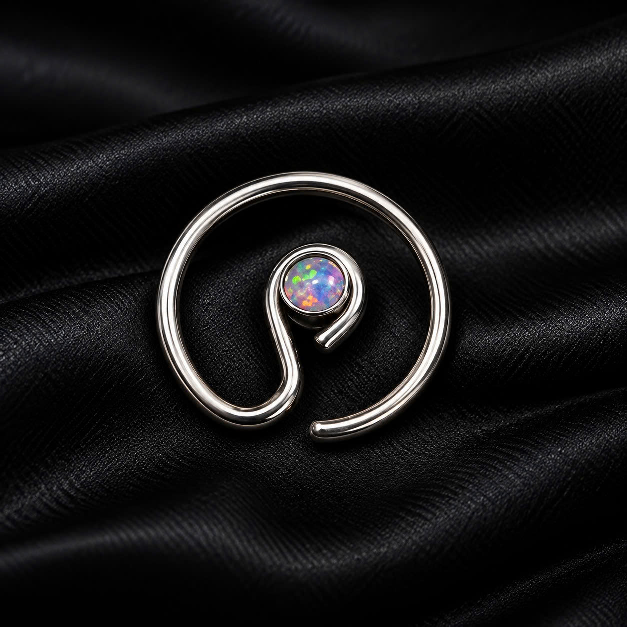 daith kiểu đá opal xoắn tai phải.