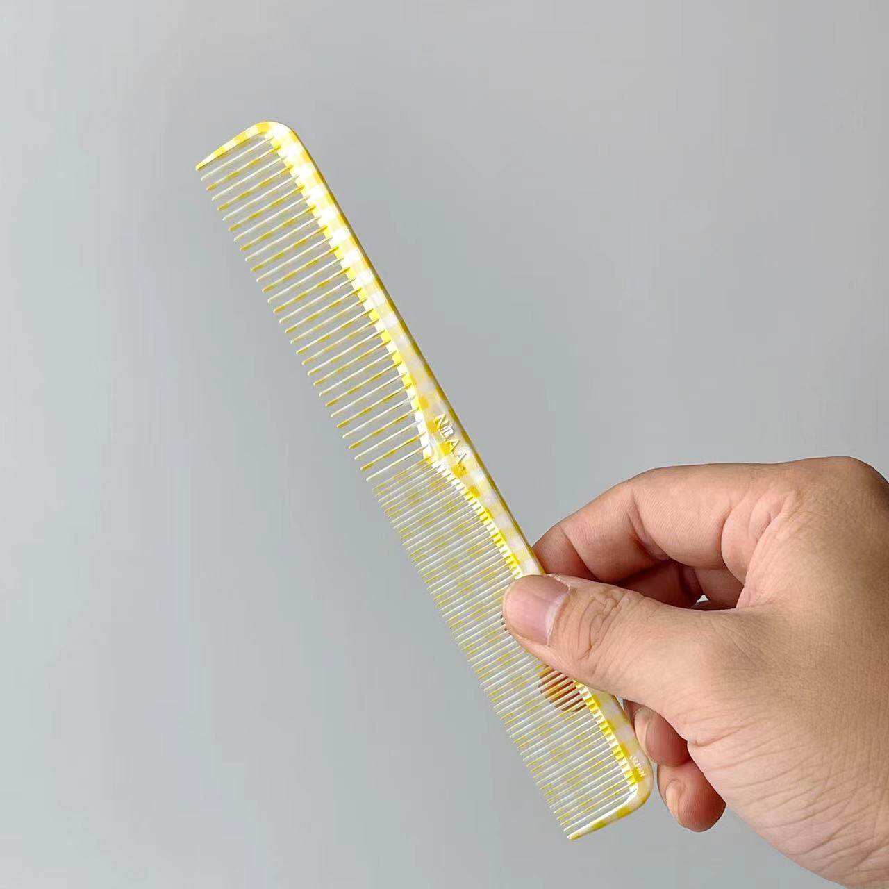 Lược cắt tóc ngắn N.B.A.A họa tiết CMA 180mm (tặng bình xịt)_thumbnail_11