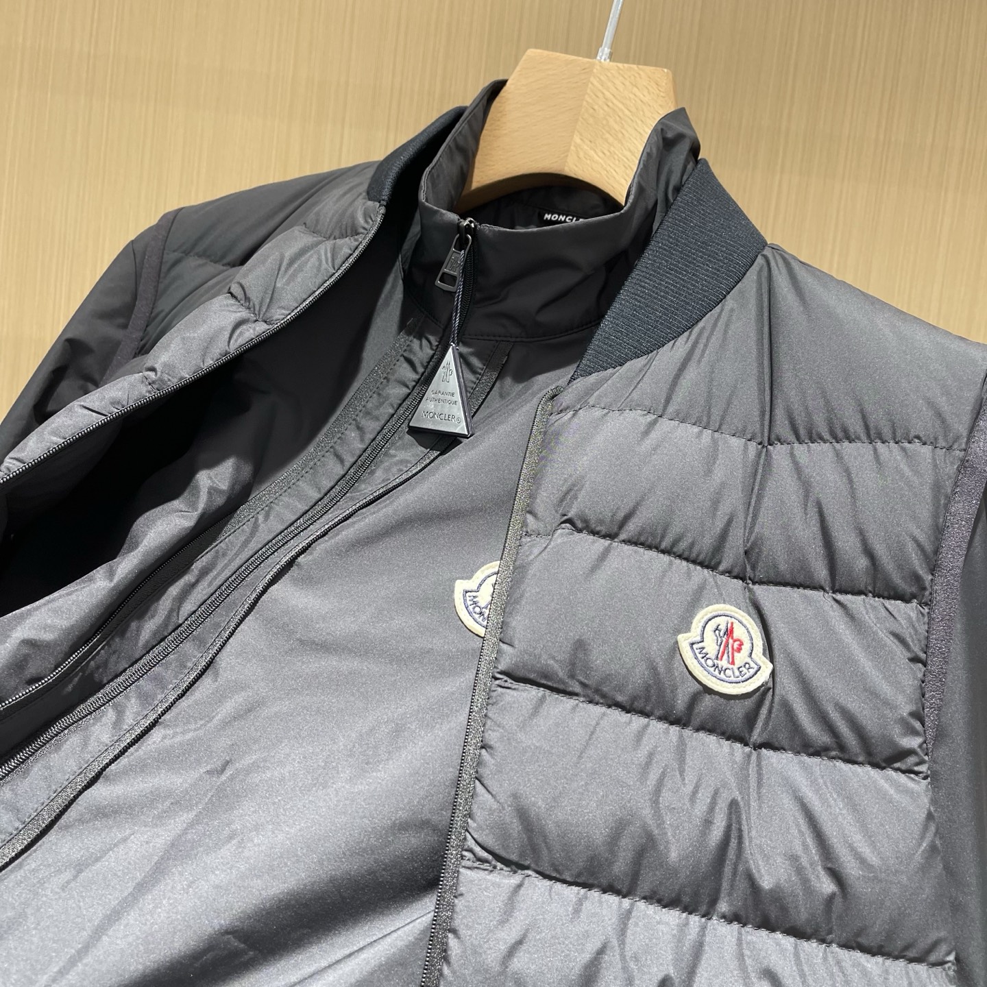 Áo Khoác Moncler