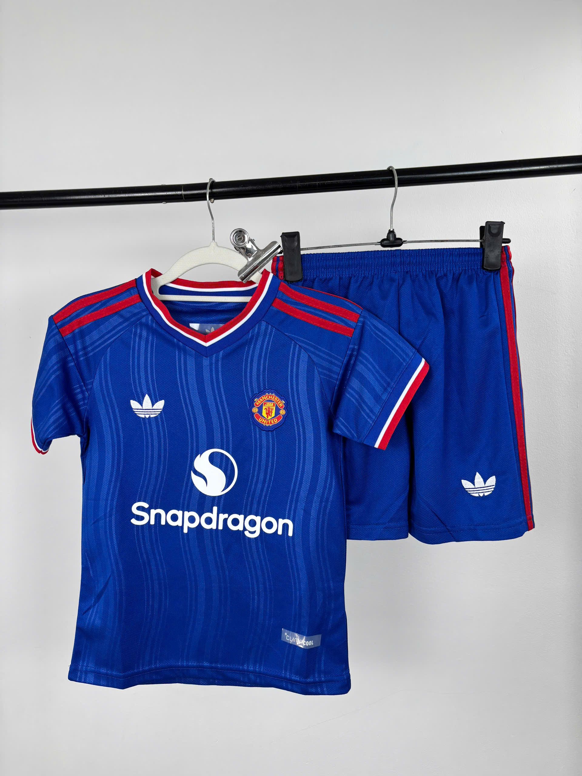 Bộ Kid MU sân khách xanh 26/27