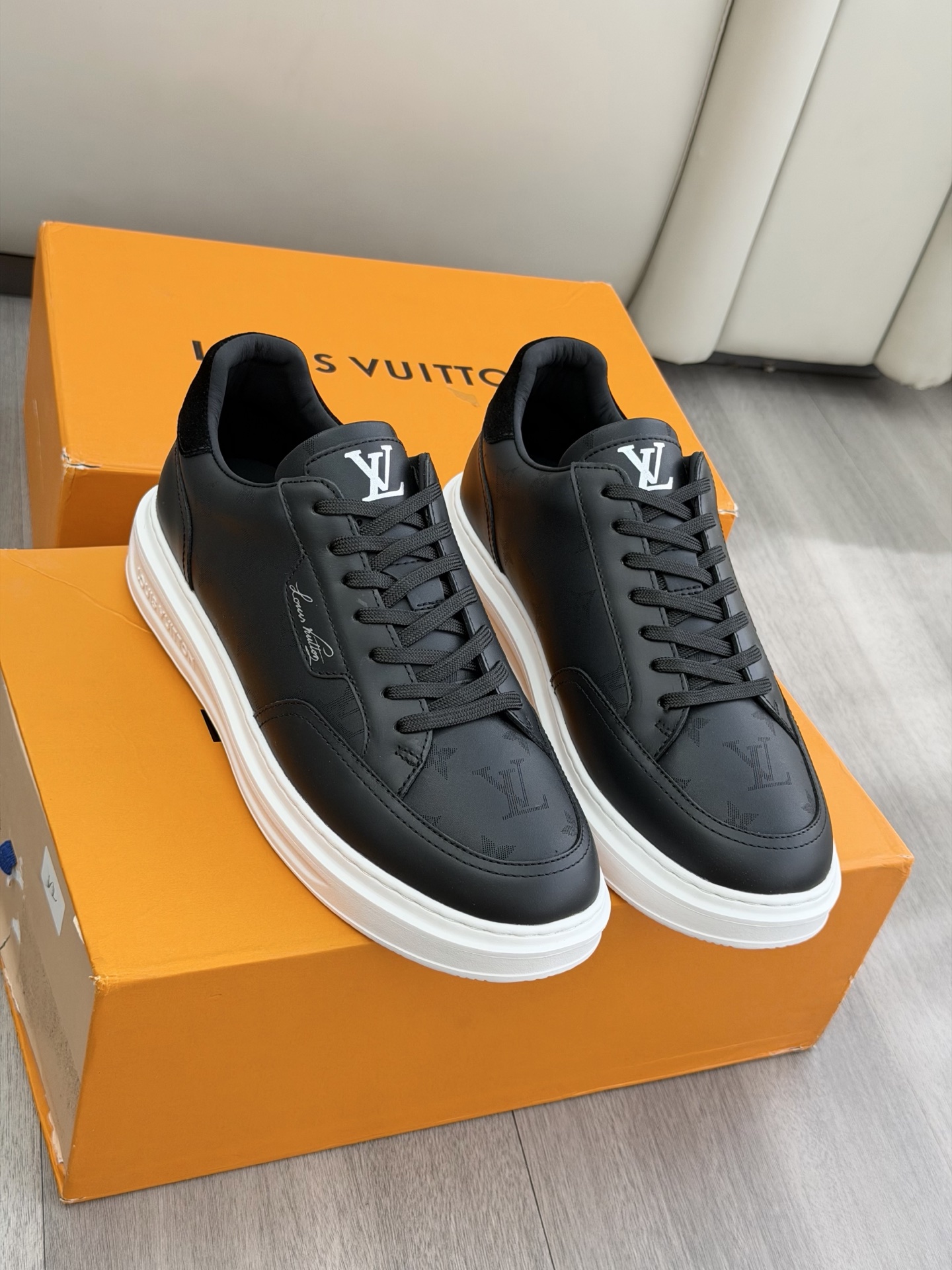 Giầy LV
