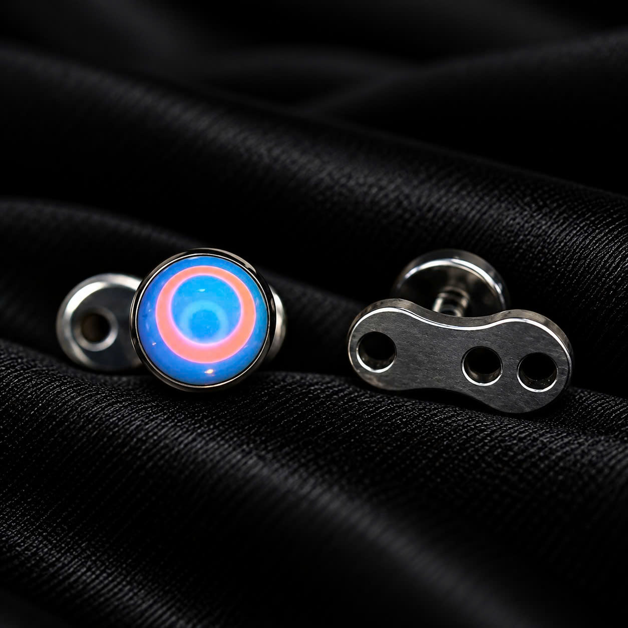 charm cấy titan hologram xanh tím