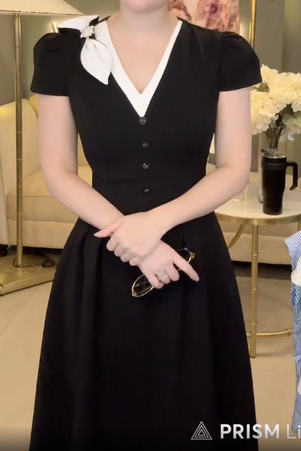 Đầm Xoè Cổ V Nơ Vai