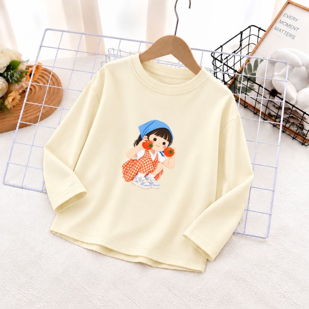 Áo thun dài tay bé gái in hình Cô gái cầm quả cà chua - Loza KT3800_thumbnail_0