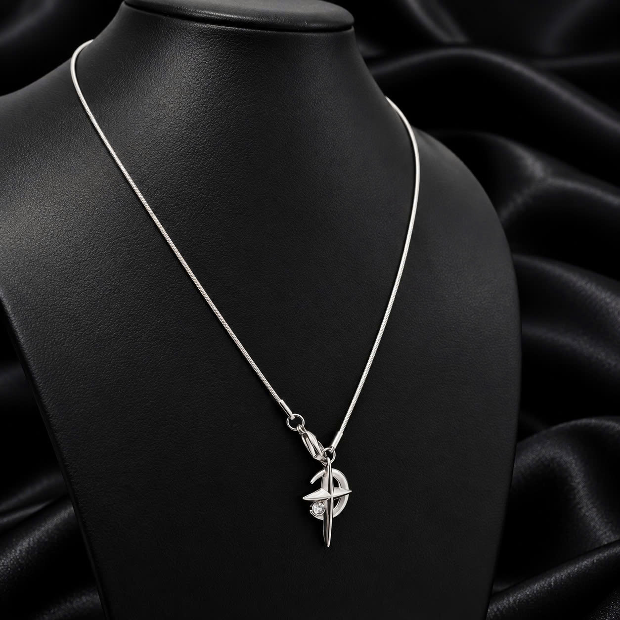 Vòng cổ titan charm sao và trăng._thumbnail_3