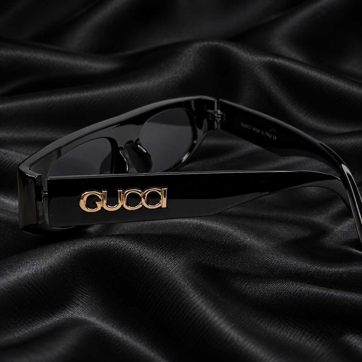 Kính mắt Gucci đen