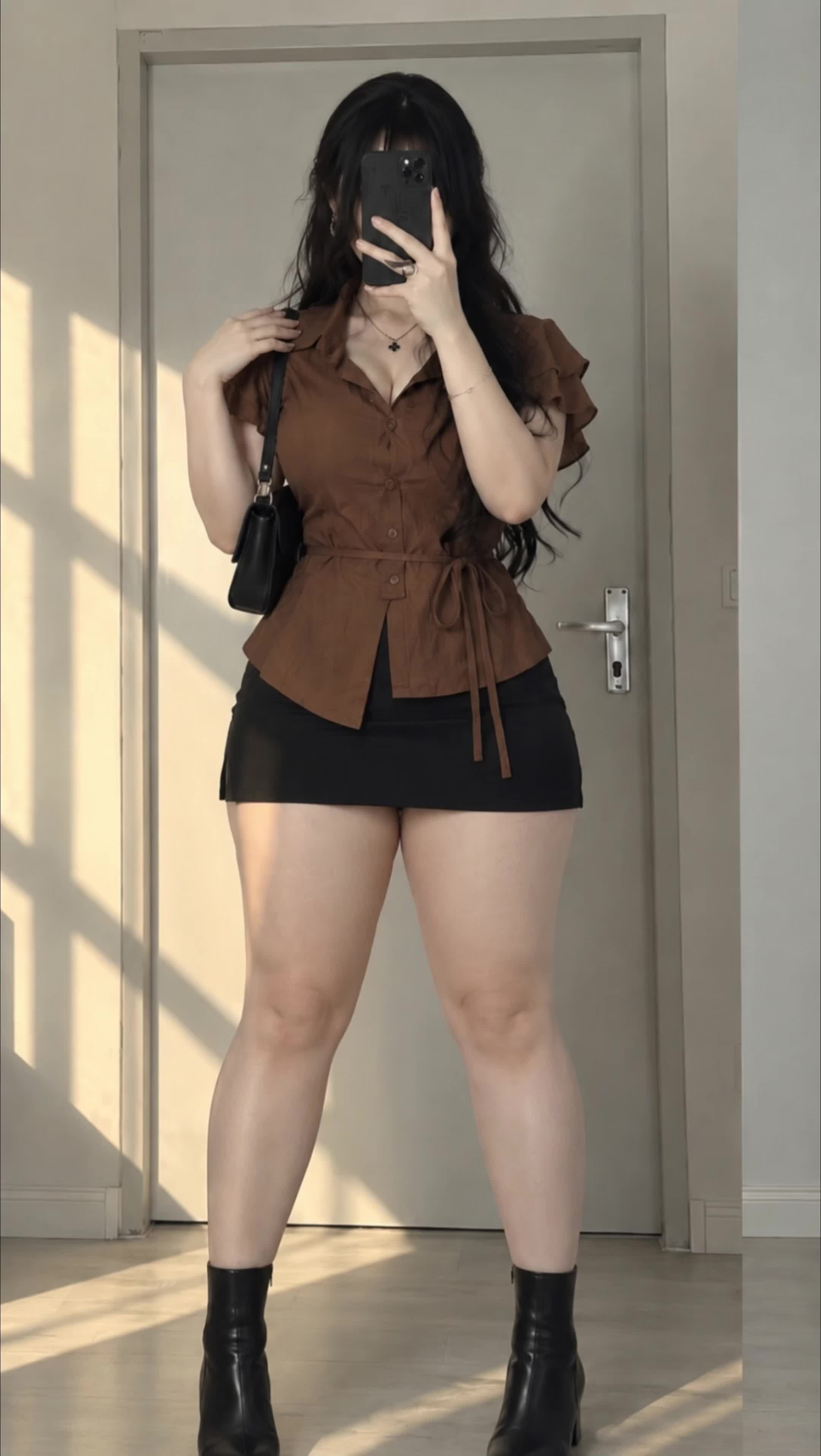 Video mặc thử áo kiểu