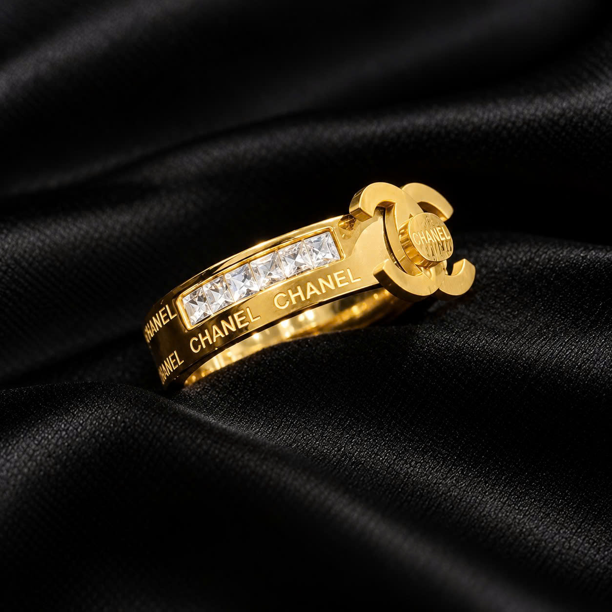 nhẫn kiểu titan vàng Chanel khắc chữ size 7_thumbnail_2