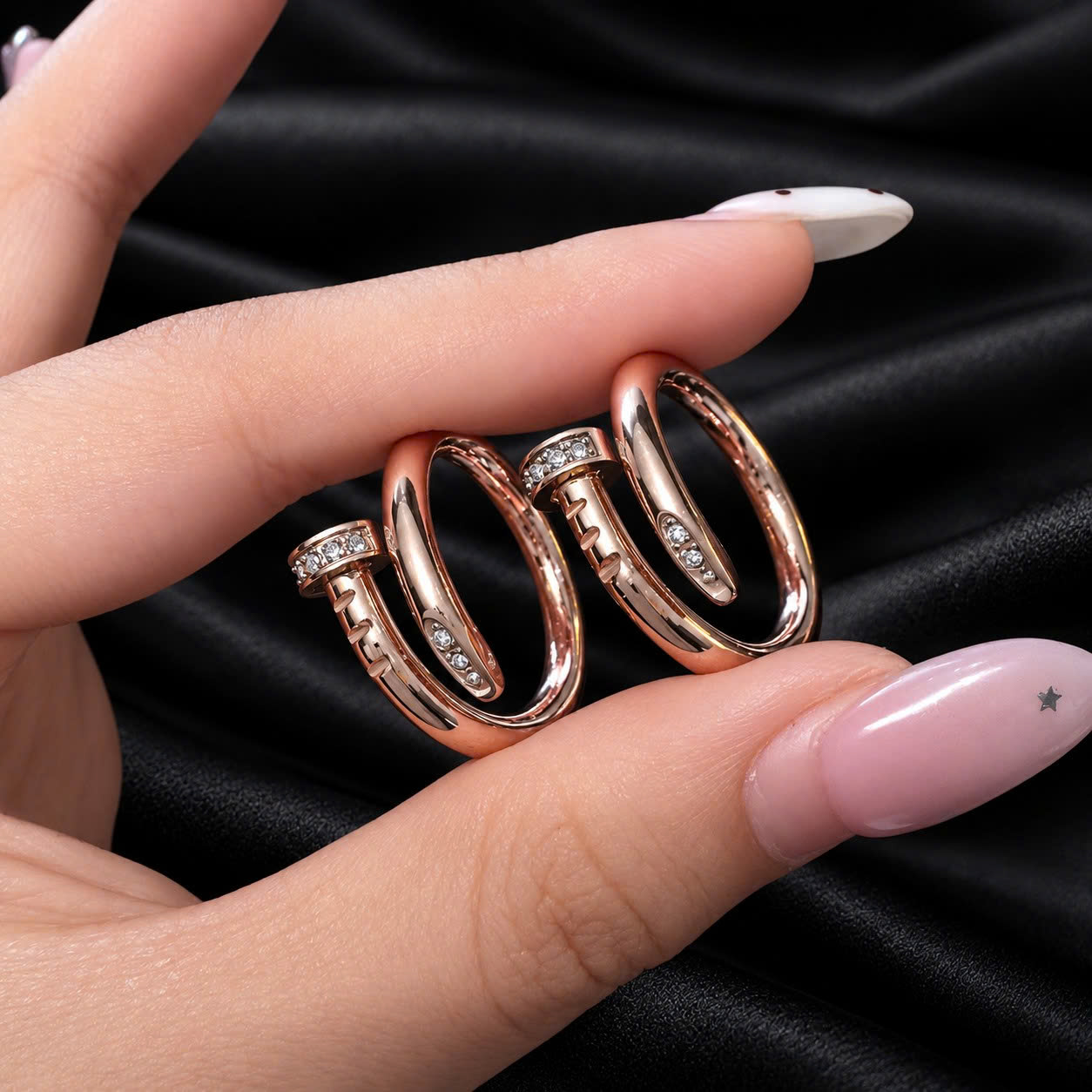 Nhẫn kiểu titan đinh xoắn Cartier vàng hồng size 6_thumbnail_2