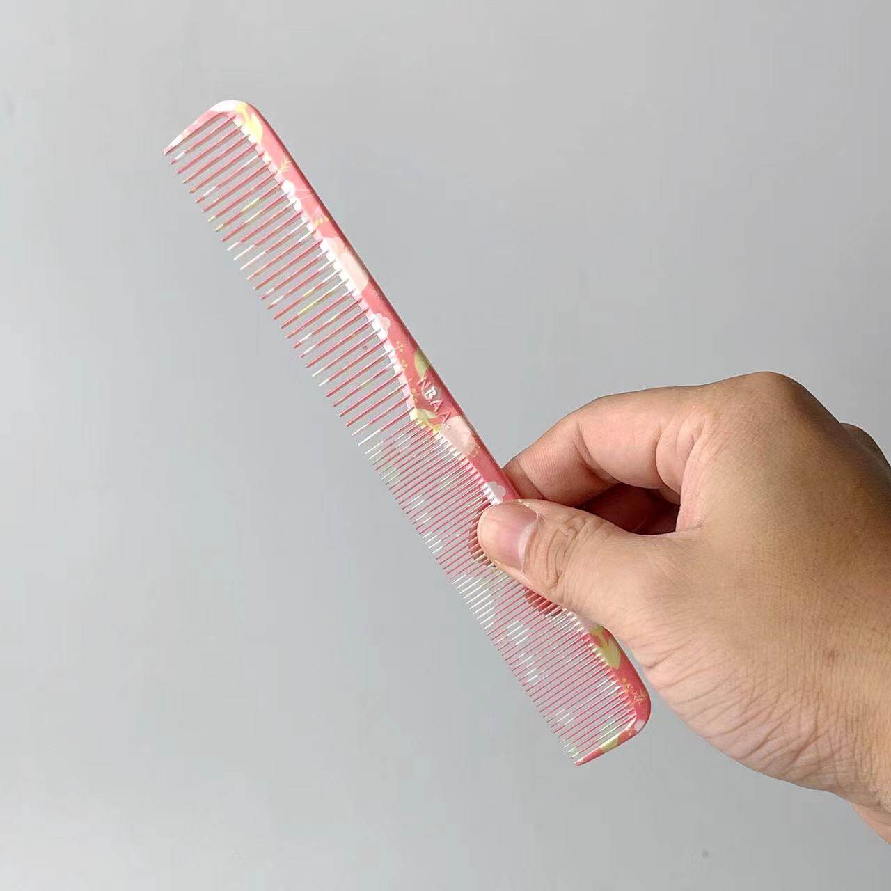 Lược cắt tóc ngắn N.B.A.A họa tiết CMA 180mm (tặng bình xịt)_thumbnail_14