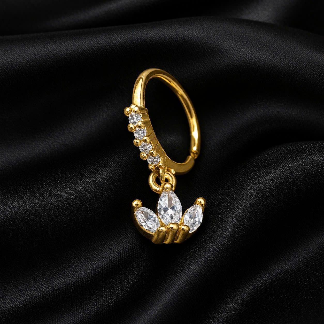Vòng vàng đính kim cương charm 3 lá size 8 bẻ._thumbnail_2
