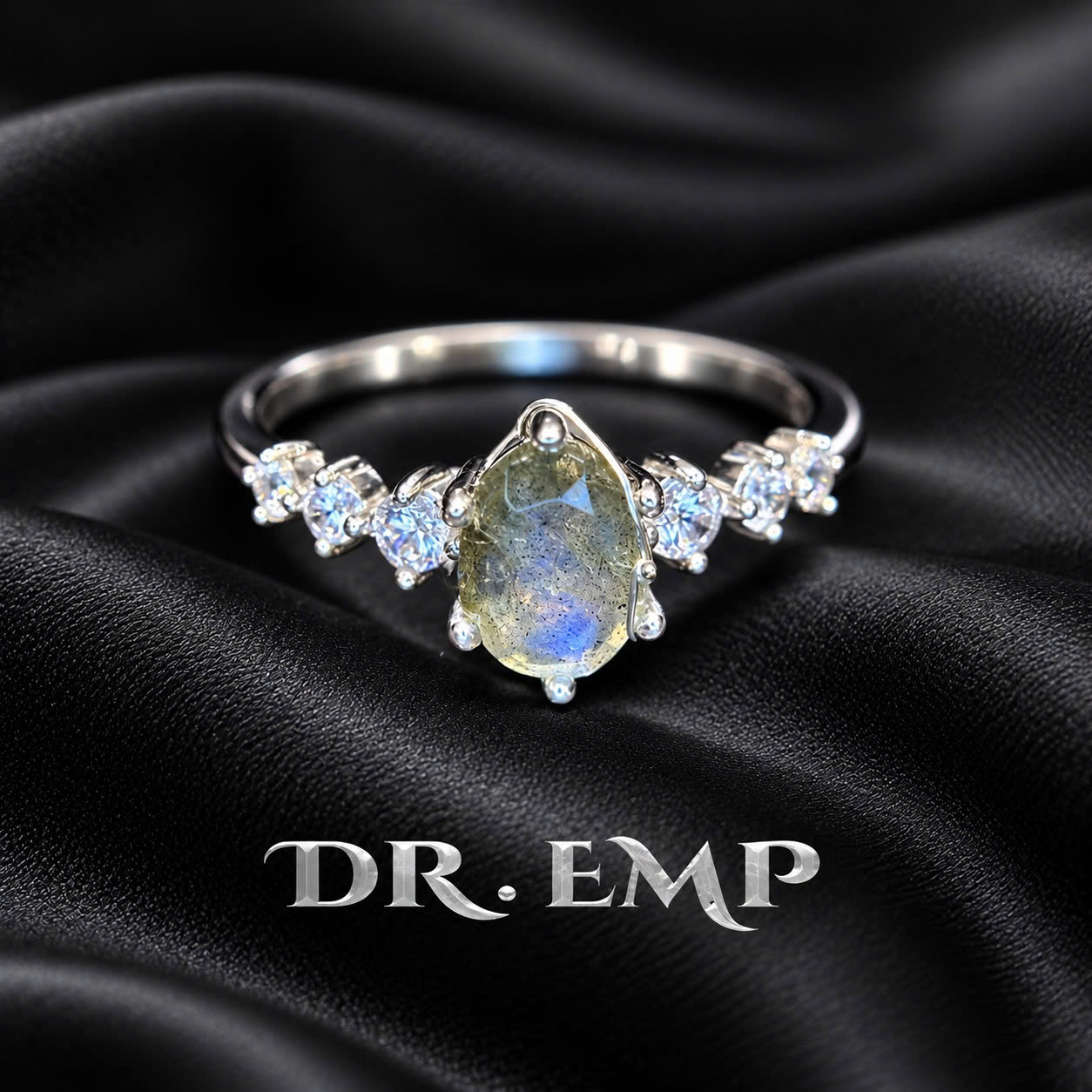 Nhẫn đá Labradorite cắt giác bạc 925.