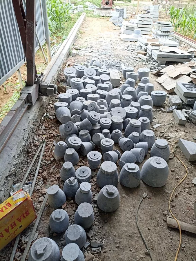 Hàng trăm phôi cối đá sau khi cắt