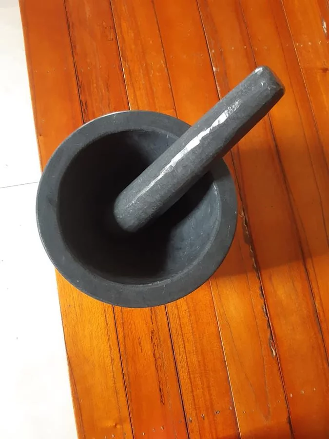 Cối và chày nhìn từ trên xuống